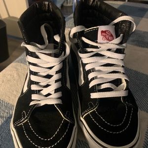 Vans Black and White Sk8-Hi. size 7.5 in womens 6 in men